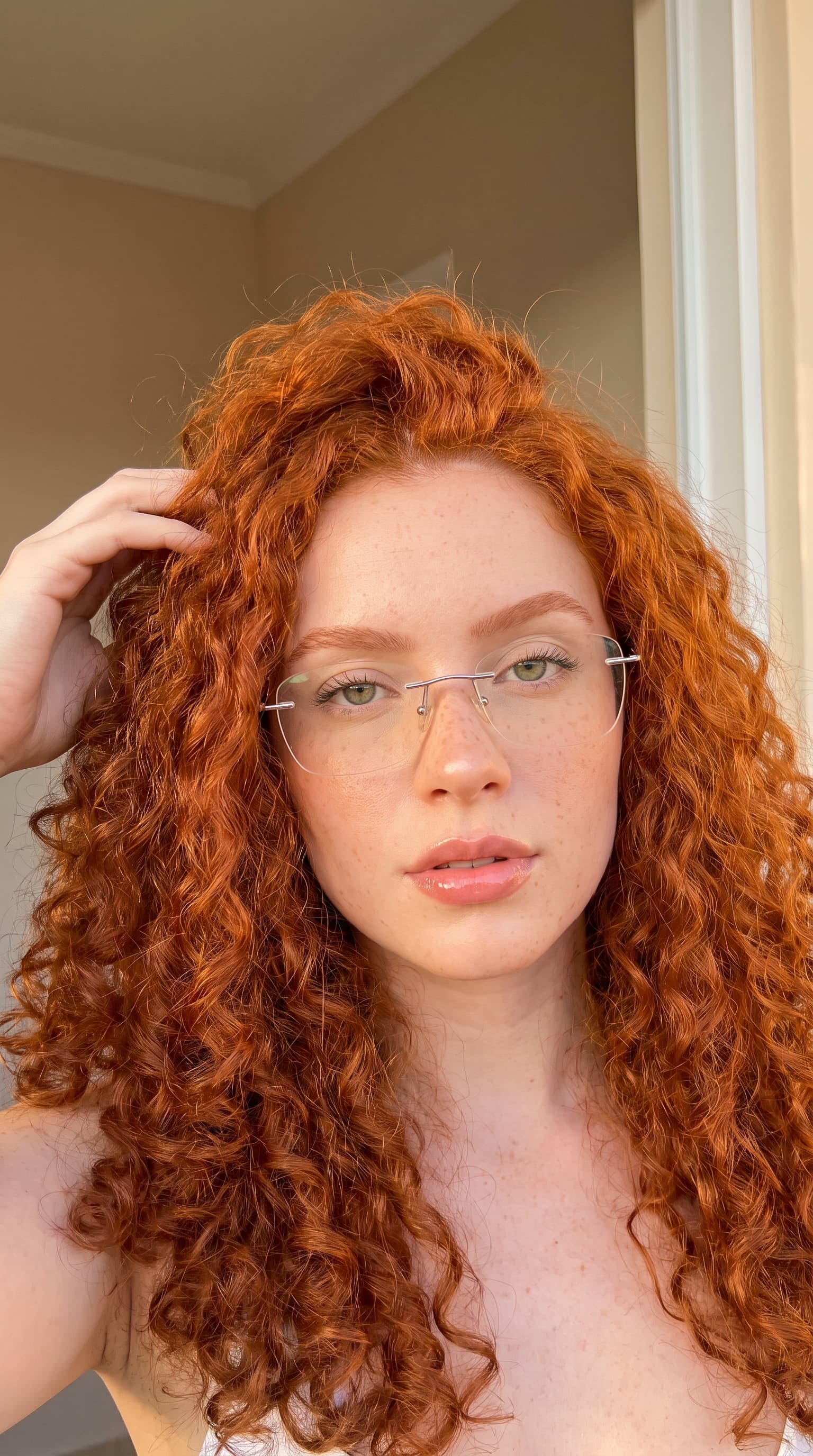 Influencer virtual de cabelo cacheado